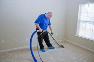 A professional doing carpet shampooing in Iowa City